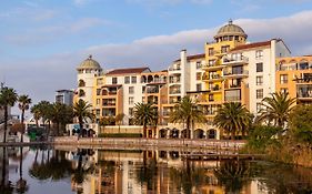 Island Club Hotel & Apartments